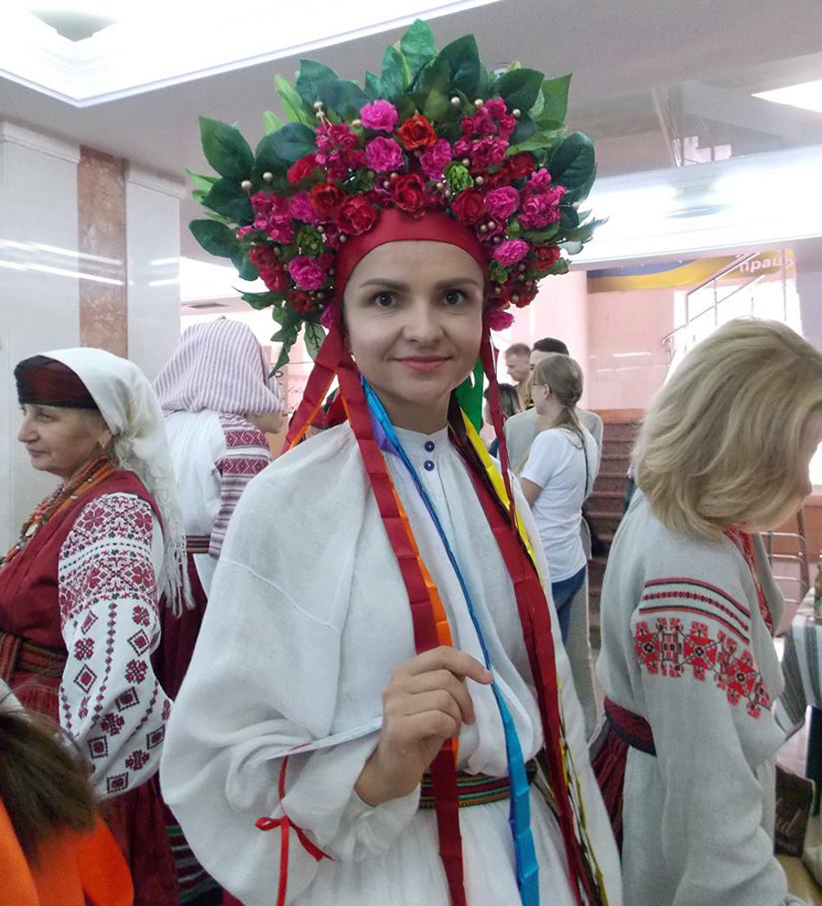 Народне вбрання найліпше демонструє характери, традиції та спосіб життя жителів різних областей. Фото автора